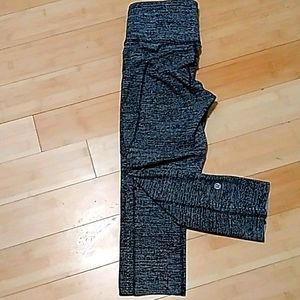 Lululemon Women's  Leggings - Crop